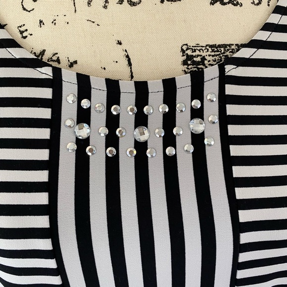 Black and White Strip Top - Size PM - Picture 7 of 7